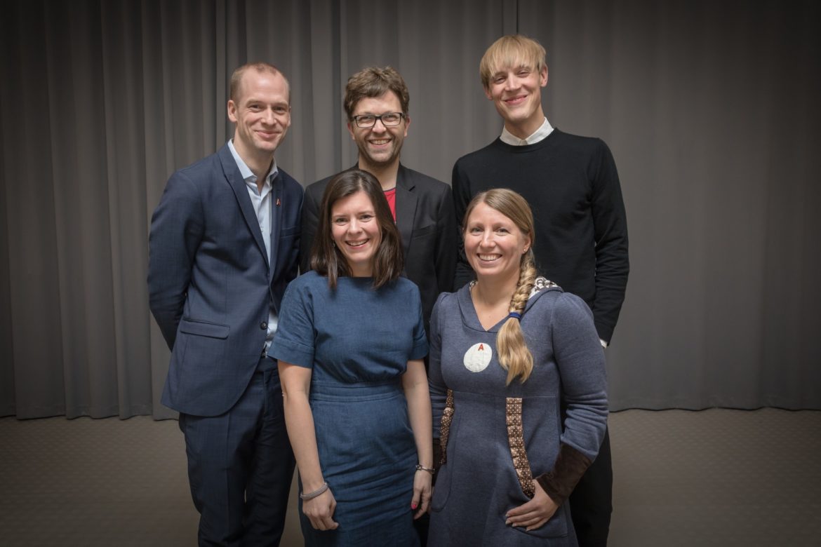 The board of the Young Academy of Norway. From left: Jan Magnus Aronsen, Einar Duenger Bøhn and Arnfinn H. Midtbøen. In front: Katerini Storeng and Guro Elisabeth Lind. Photo: Hans Kristian Thorbjørnsen.
