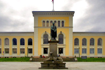 https://commons.wikimedia.org/wiki/File:Bergen-University-modf.jpg